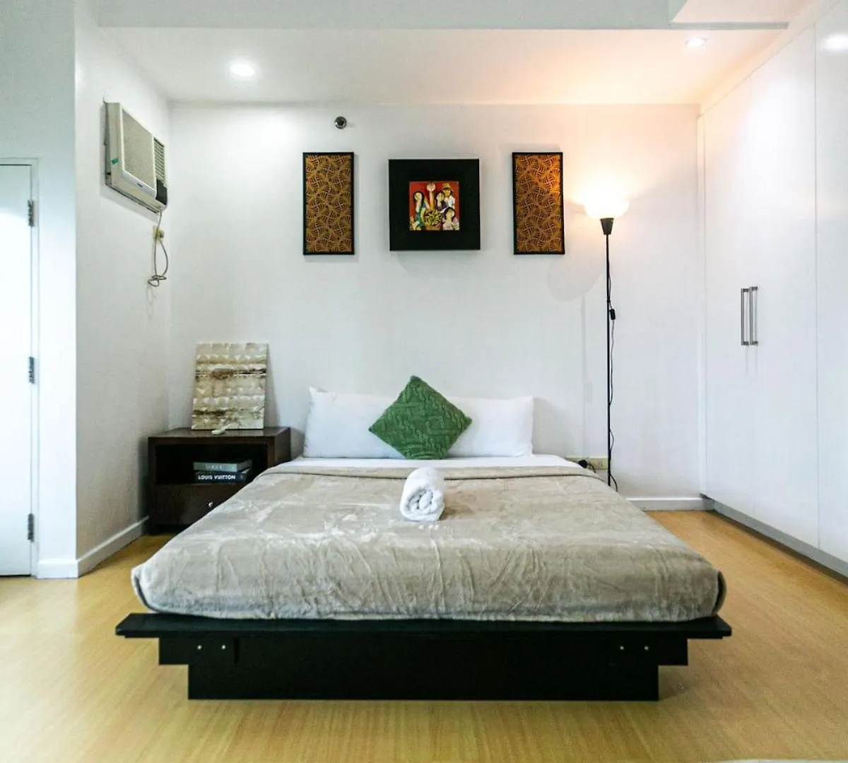 2Br In Central Bgc Manila 0*,