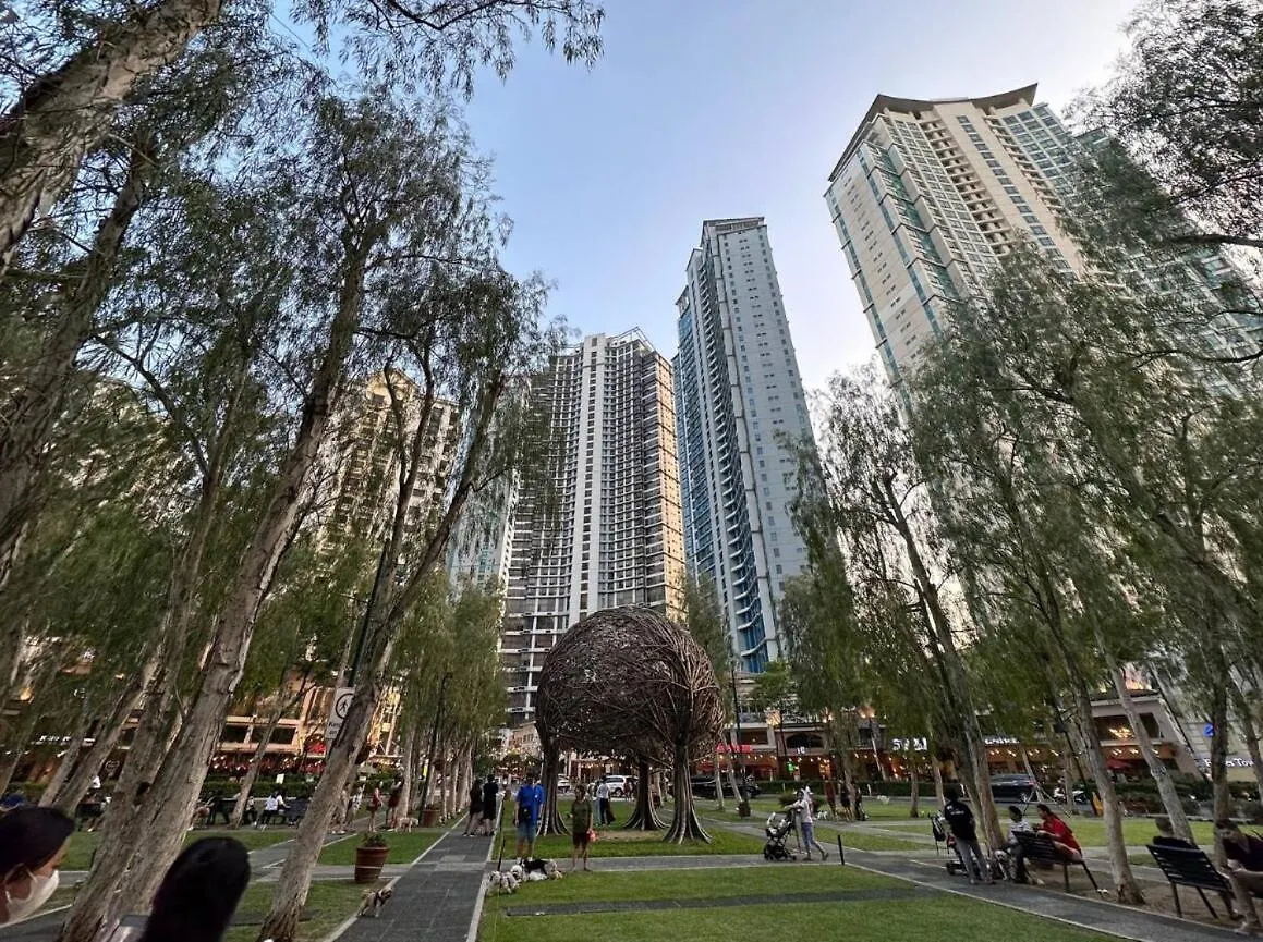 2Br In Central Bgc Manila Apartment