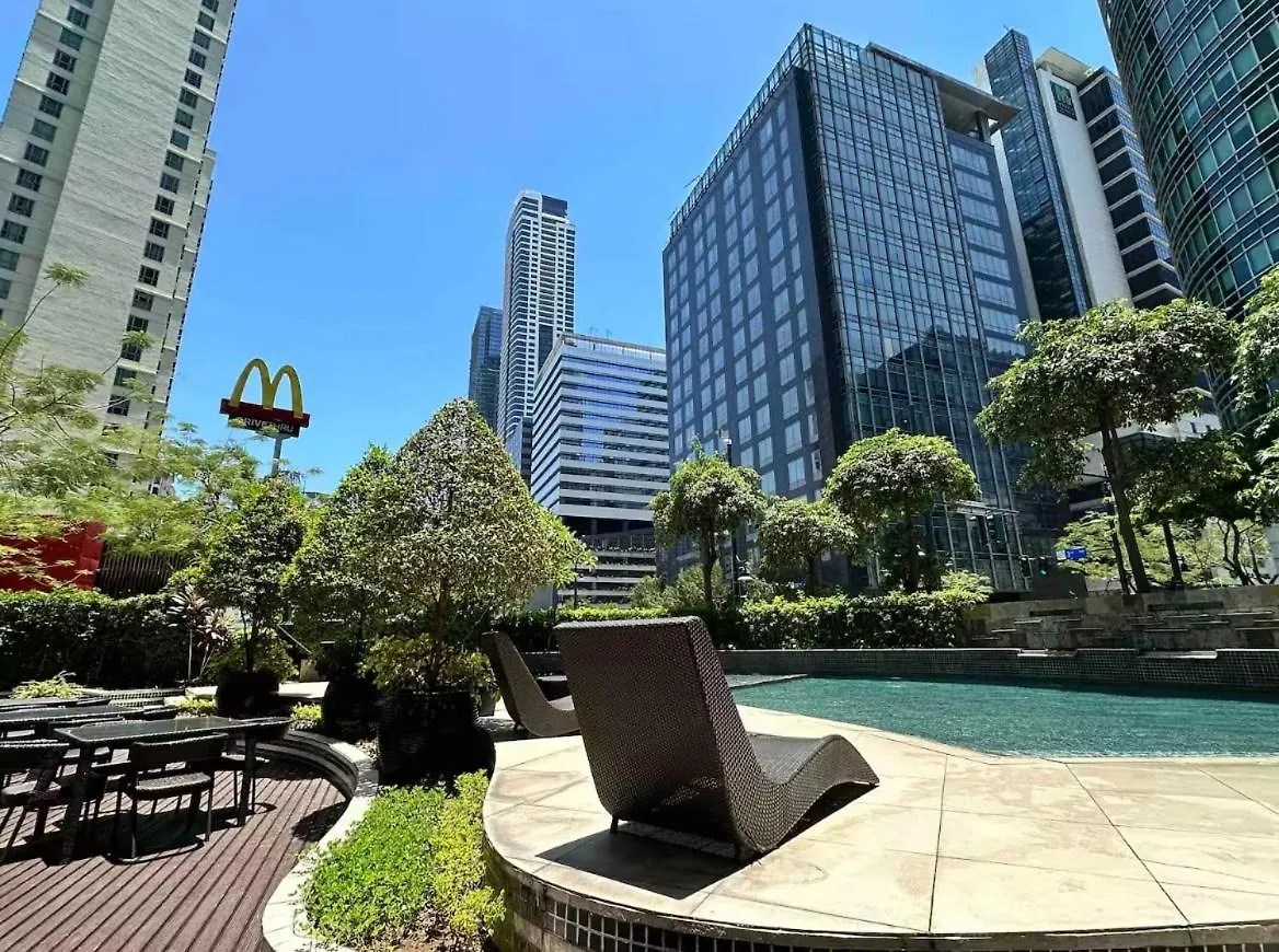 2Br In Central Bgc Manila 0*,