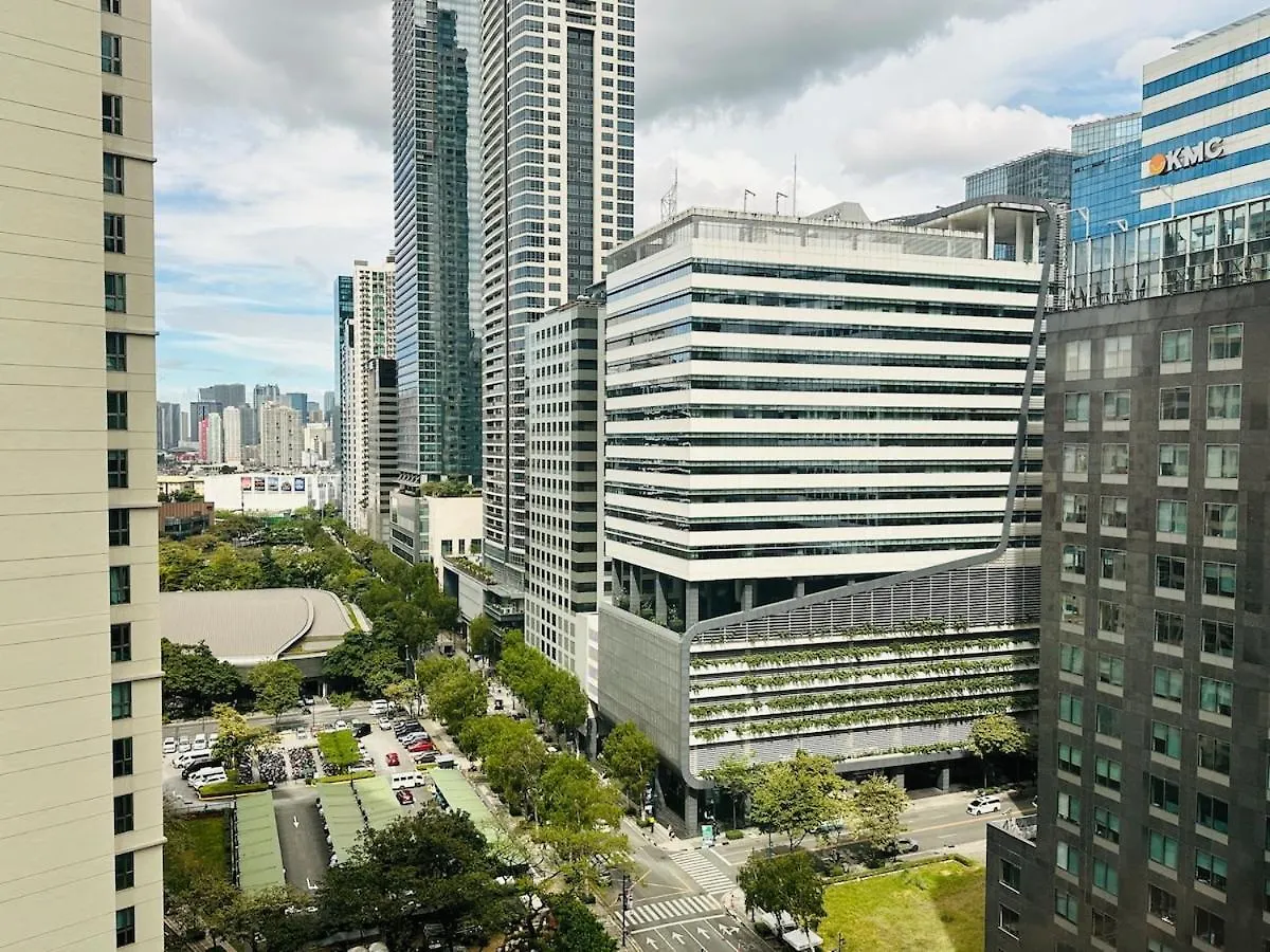 2Br In Central Bgc Manila 0*,